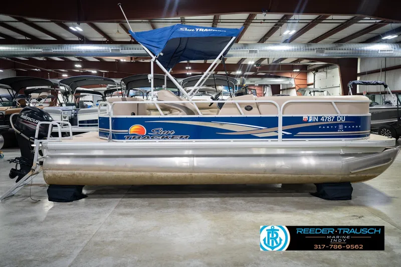Slide: The Image of 2014 Sun Tracker Party Barge 20 DLX pontoon boat in showroom with blue canopy. - 7