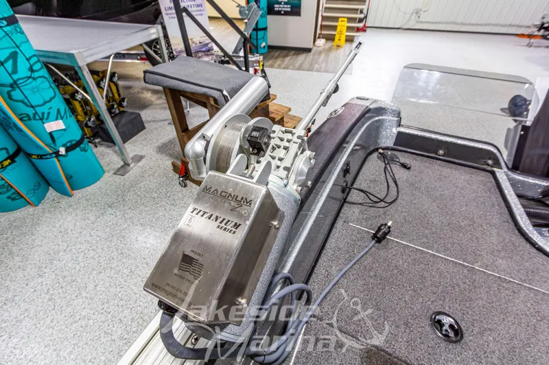 Slide: The Image of 2019 Recon 2185 SC boat with Magnum Titanium Series equipment in showroom. - 17