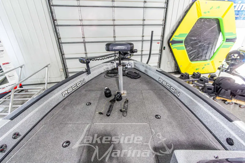 Slide: The Image of 2019 Recon 2185 SC boat interior at Lakeside Marina showroom. - 28