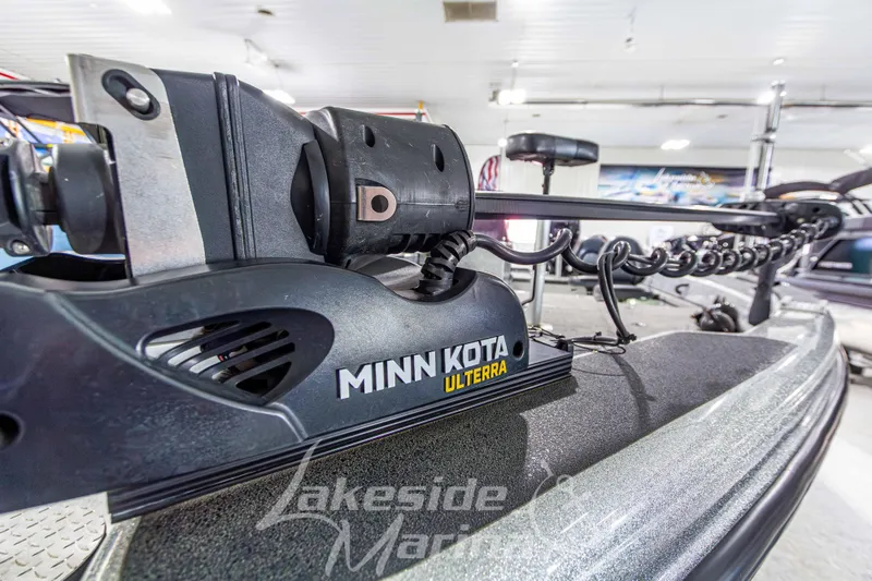Slide: The Image of Minn Kota Ulterra trolling motor on 2019 Recon 2185 SC boat at Lakeside Marina. - 9