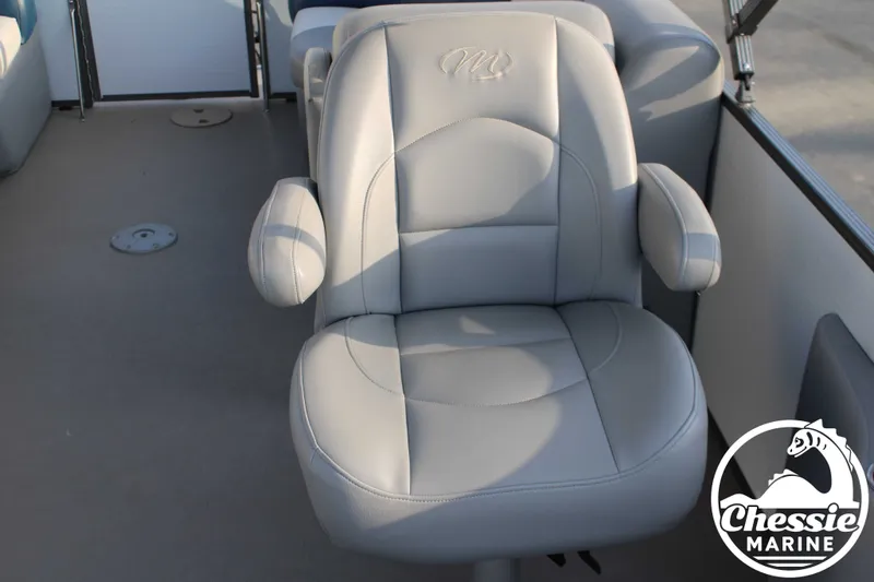 Slide: The Image of Manitou Aurora 230 VP 2020 - 15