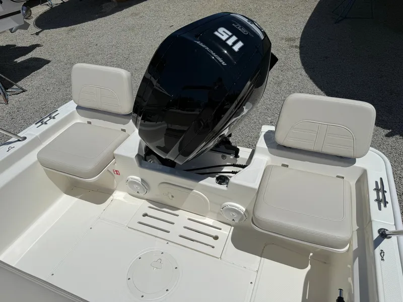 Slide: The Image of Boston Whaler 170 Montauk 2026 - 4