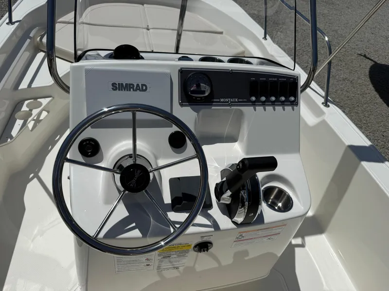 Slide: The Image of Boston Whaler 170 Montauk 2026 - 7