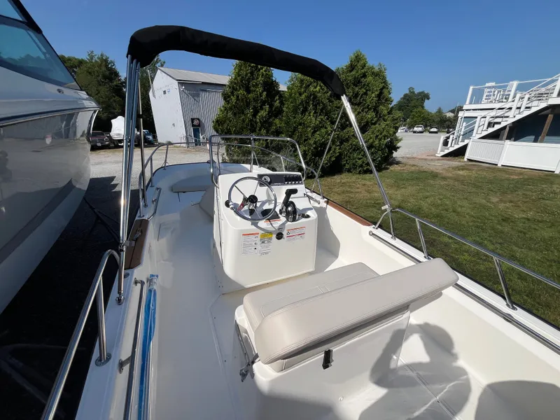 Slide: The Image of Boston Whaler 170 Montauk 2026 - 4