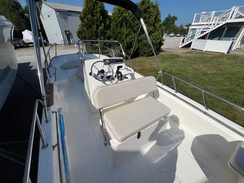 Slide: The Image of Boston Whaler 170 Montauk 2026 - 5