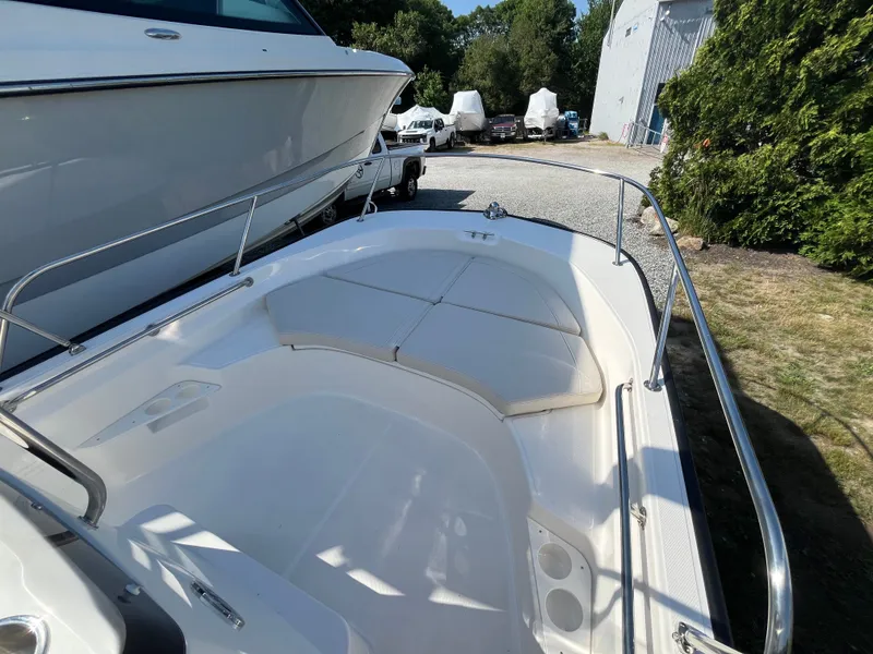 Slide: The Image of Boston Whaler 170 Montauk 2026 - 9