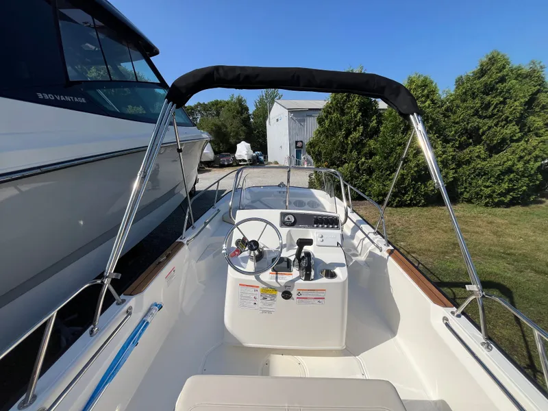 Slide: The Image of Boston Whaler 170 Montauk 2026 - 7
