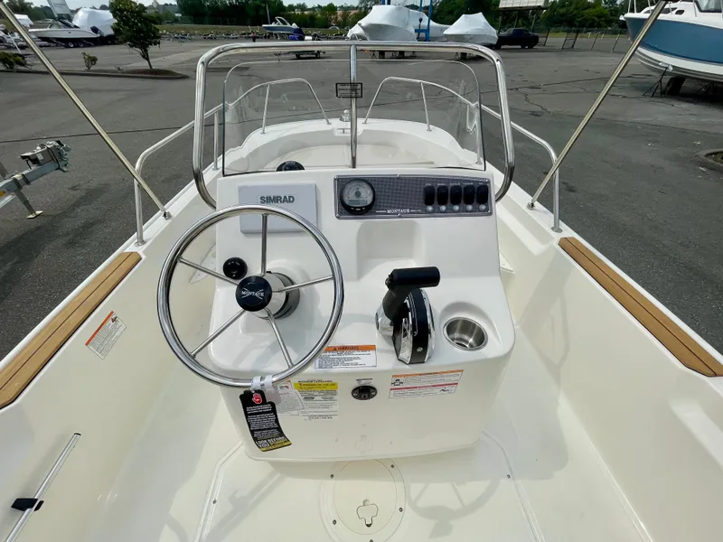 Slide: The Image of Boston Whaler 170 Montauk 2026 - 6