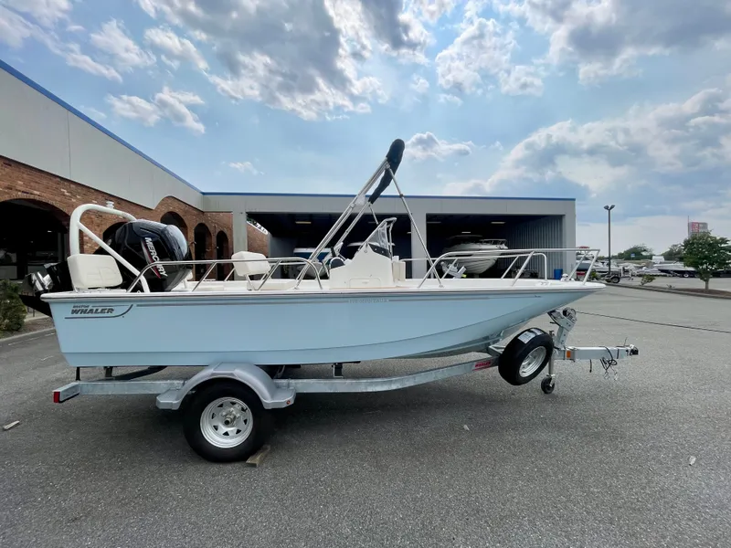 Slide: The Image of Boston Whaler 170 Montauk 2026 - 13