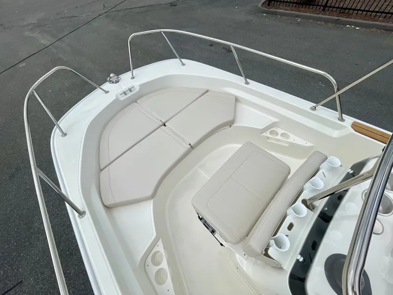 Slide: The Image of Boston Whaler 170 Montauk 2026 - 11