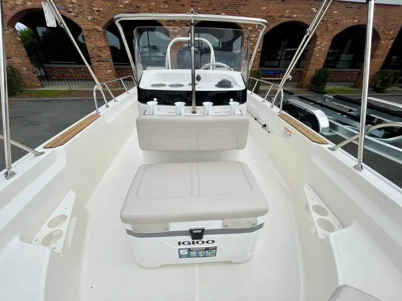 Slide: The Image of Boston Whaler 170 Montauk 2026 - 12