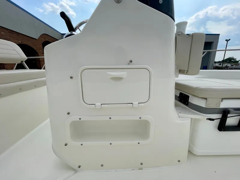 Slide: The Image of Boston Whaler 170 Montauk 2026 - 9