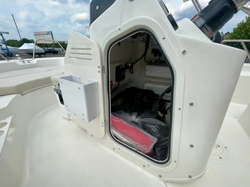 Slide: The Image of Boston Whaler 170 Montauk 2026 - 8