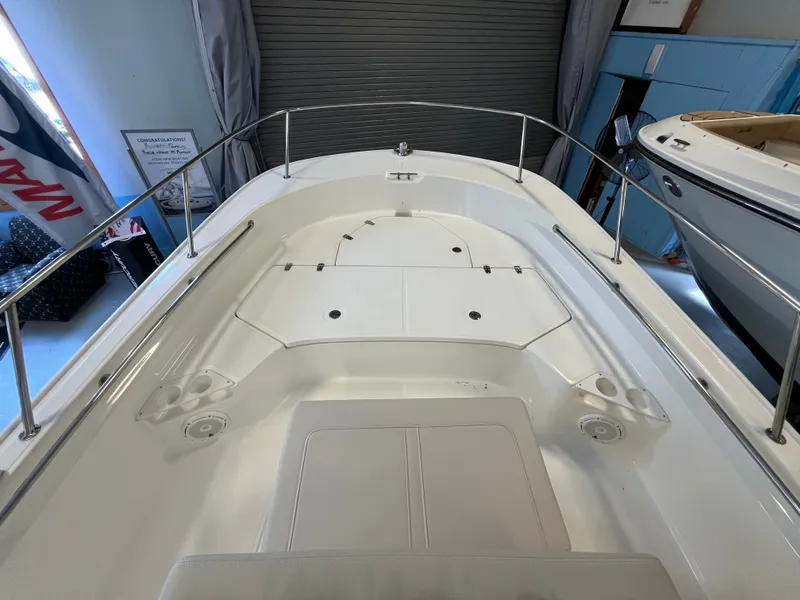 Slide: The Image of Boston Whaler 210 Montauk 2026 - 11
