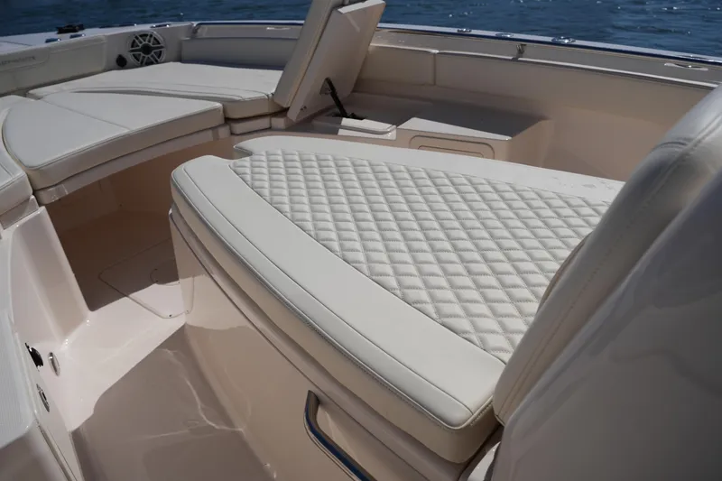 Slide: The Image of Luxurious seating on the 2025 Grady-White 281 Coastal Explorer boat. - 37