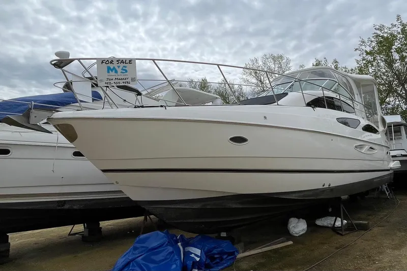 Slide: The Image of 2004 Cruisers Yachts 455 Express Motoryacht for sale, docked on land. - 21