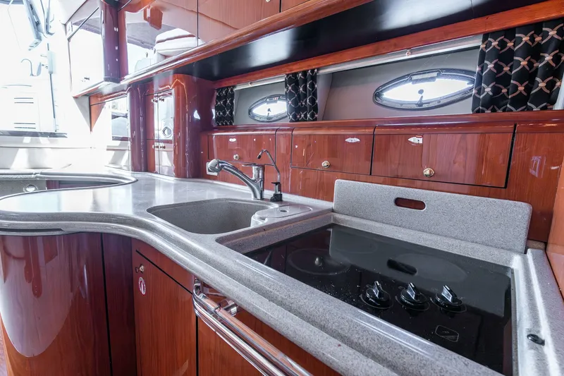 Slide: The Image of Interior of 2001 Sea Ray Sundancer 510 yacht kitchen. - 46