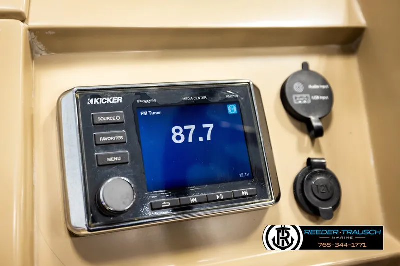 Slide: The Image of Kicker media center on 2018 Bennington 24 SSBXPDL, displaying FM tuner at 87.7 frequency. - 35