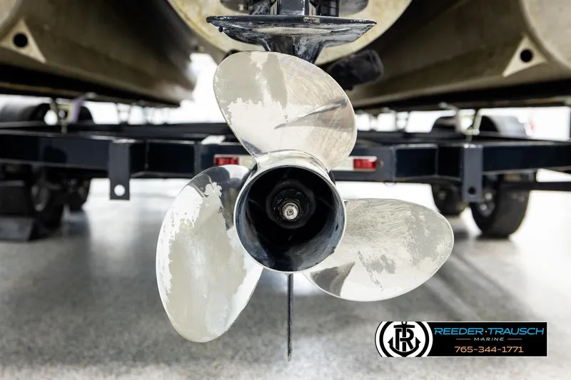 Slide: The Image of Propeller of a 2018 Bennington 24 SSBXPDL boat on a trailer. - 50