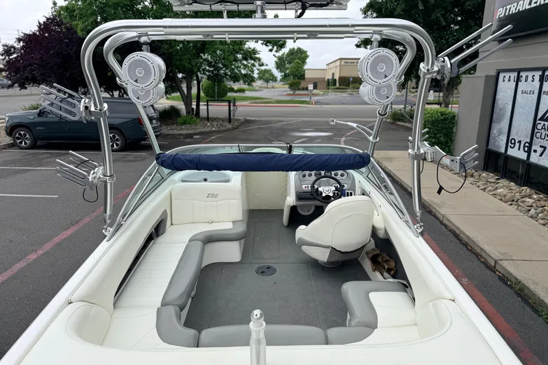Slide: The Image of 2005 MasterCraft MariStar 230 VRS boat interior with seating and wakeboard tower. - 8