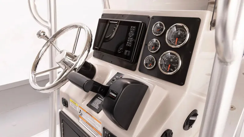 Slide: The Image of Dashboard of G3 Bay 22 GX boat, model year 2026. - 20