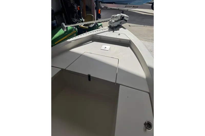 Slide: The Image of 2011 Pathfinder 2200 Tournament Edition boat deck with trolling motor. - 16
