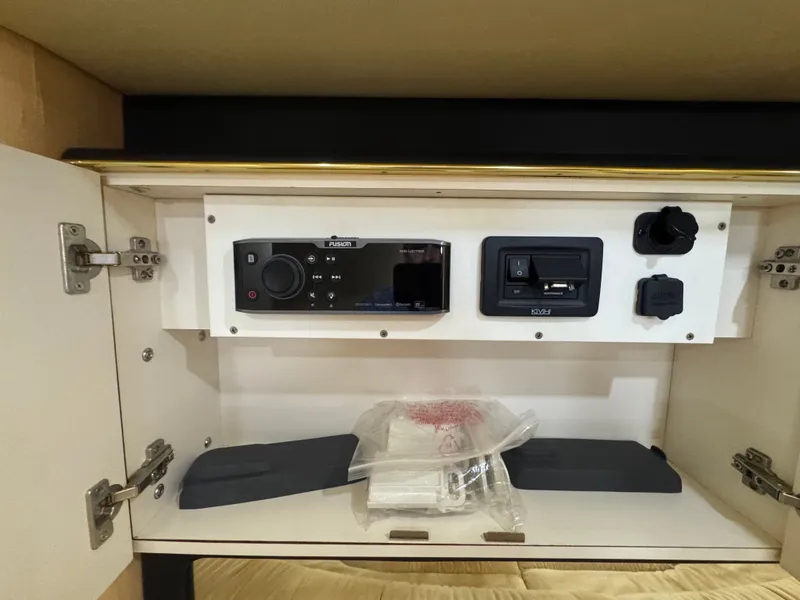 Slide: The Image of Interior of 1999 Sea Ray 380 Sundancer with control panel. - 37