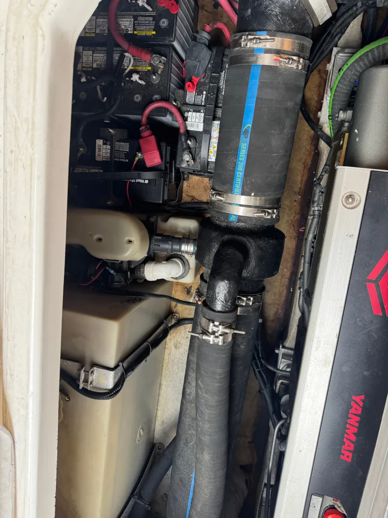 Slide: The Image of Sea Ray 380 Sundancer 1999 - 65