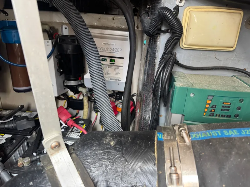 Slide: The Image of Sea Ray 380 Sundancer 1999 - 69