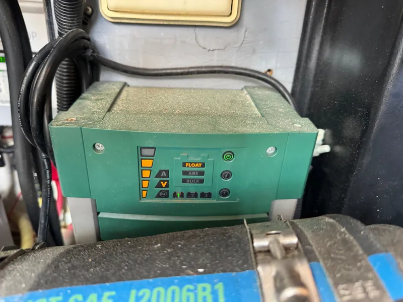 Slide: The Image of Sea Ray 380 Sundancer 1999 - 70