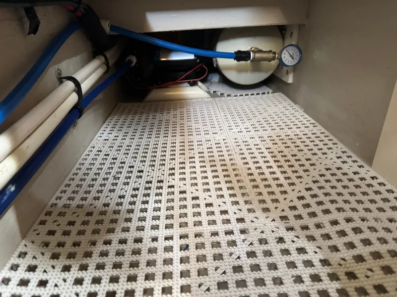 Slide: The Image of Sea Ray 380 Sundancer 1999 - 77