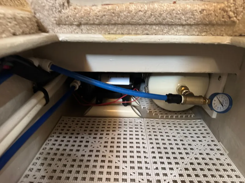 Slide: The Image of Sea Ray 380 Sundancer 1999 - 78