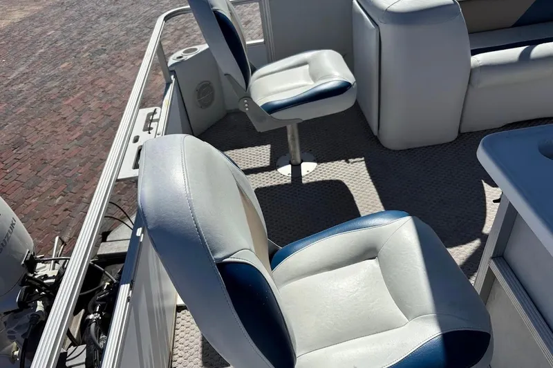 Slide: The Image of 2004 Crest 2200 Family DL boat interior with blue and white seating. - 12