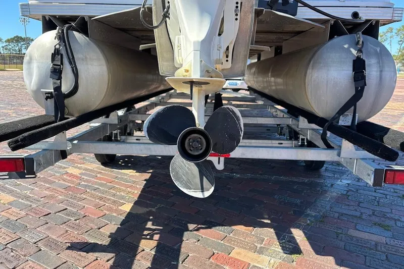 Slide: The Image of Rear view of a 2004 Crest 2200 Family DL pontoon boat on a trailer. - 9