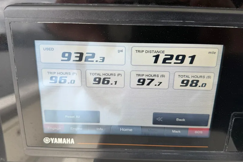 Slide: The Image of Yamaha display showing fuel usage, trip distance, and engine hours for World Cat 295 CC. - 20