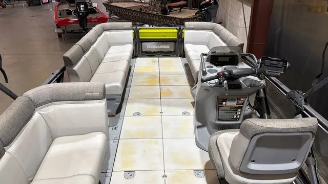 Slide: The Image of Sea-Doo Switch 21 W/ 230HP 2023 - 10