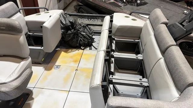 Slide: The Image of Sea-Doo Switch 21 W/ 230HP 2023 - 12