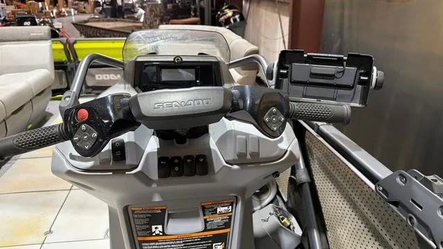 Slide: The Image of Sea-Doo Switch 21 W/ 230HP 2023 - 14