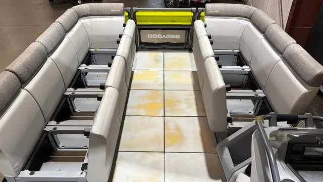 Slide: The Image of Sea-Doo Switch 21 W/ 230HP 2023 - 16