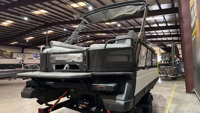 Slide: The Image of Sea-Doo Switch 21 W/ 230HP 2023 - 5