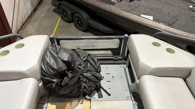 Slide: The Image of Sea-Doo Switch 21 W/ 230HP 2023 - 9