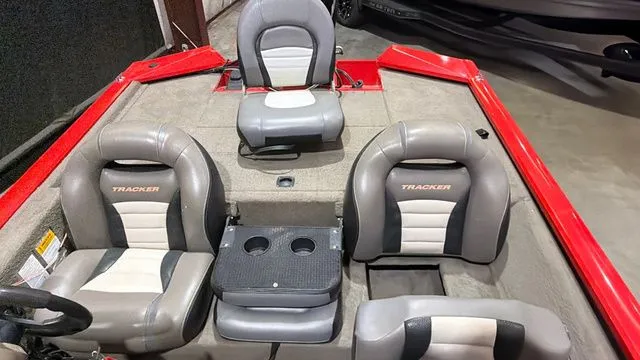 Slide: The Image of Tracker Pro Team 190 W/ Mercury 90 2006 - 10