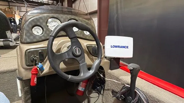 Slide: The Image of Tracker Pro Team 190 W/ Mercury 90 2006 - 13