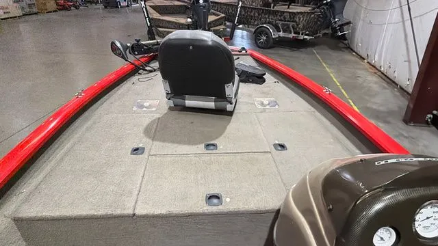 Slide: The Image of Tracker Pro Team 190 W/ Mercury 90 2006 - 14