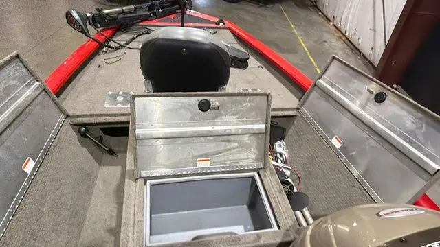 Slide: The Image of Tracker Pro Team 190 W/ Mercury 90 2006 - 15