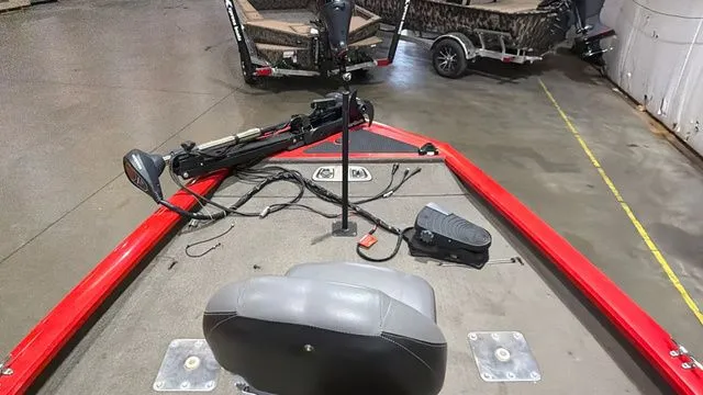 Slide: The Image of Tracker Pro Team 190 W/ Mercury 90 2006 - 16