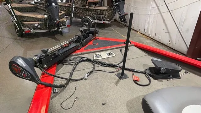 Slide: The Image of Tracker Pro Team 190 W/ Mercury 90 2006 - 17