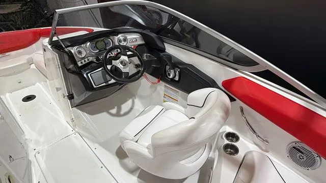 Slide: The Image of Sea-Doo Wake 210 Twin Jet 2010 - 10