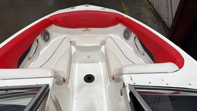 Slide: The Image of Sea-Doo Wake 210 Twin Jet 2010 - 13
