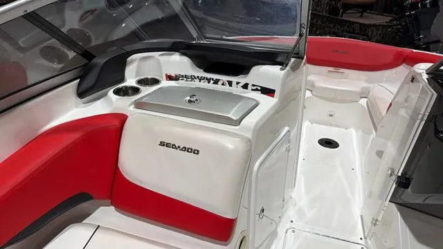 Slide: The Image of Sea-Doo Wake 210 Twin Jet 2010 - 14